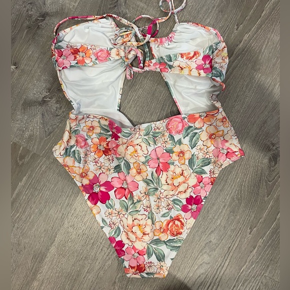 CUPSHE 90s floral tunnelled cutout one piece - Picture 2 of 4